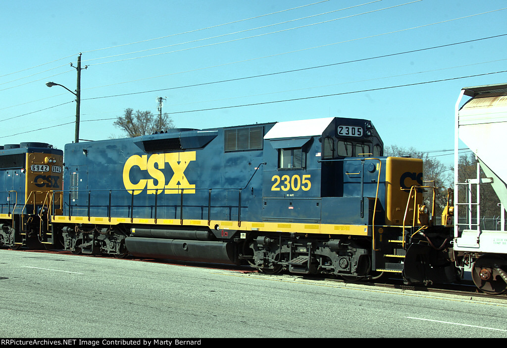 CSX Road Slug 2305 on East Russell St.